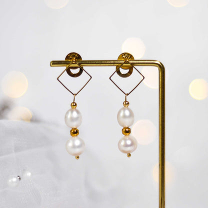 Multi-tier white biwa and oval pearls diamond-shaped dangling yellow gold plated earrings