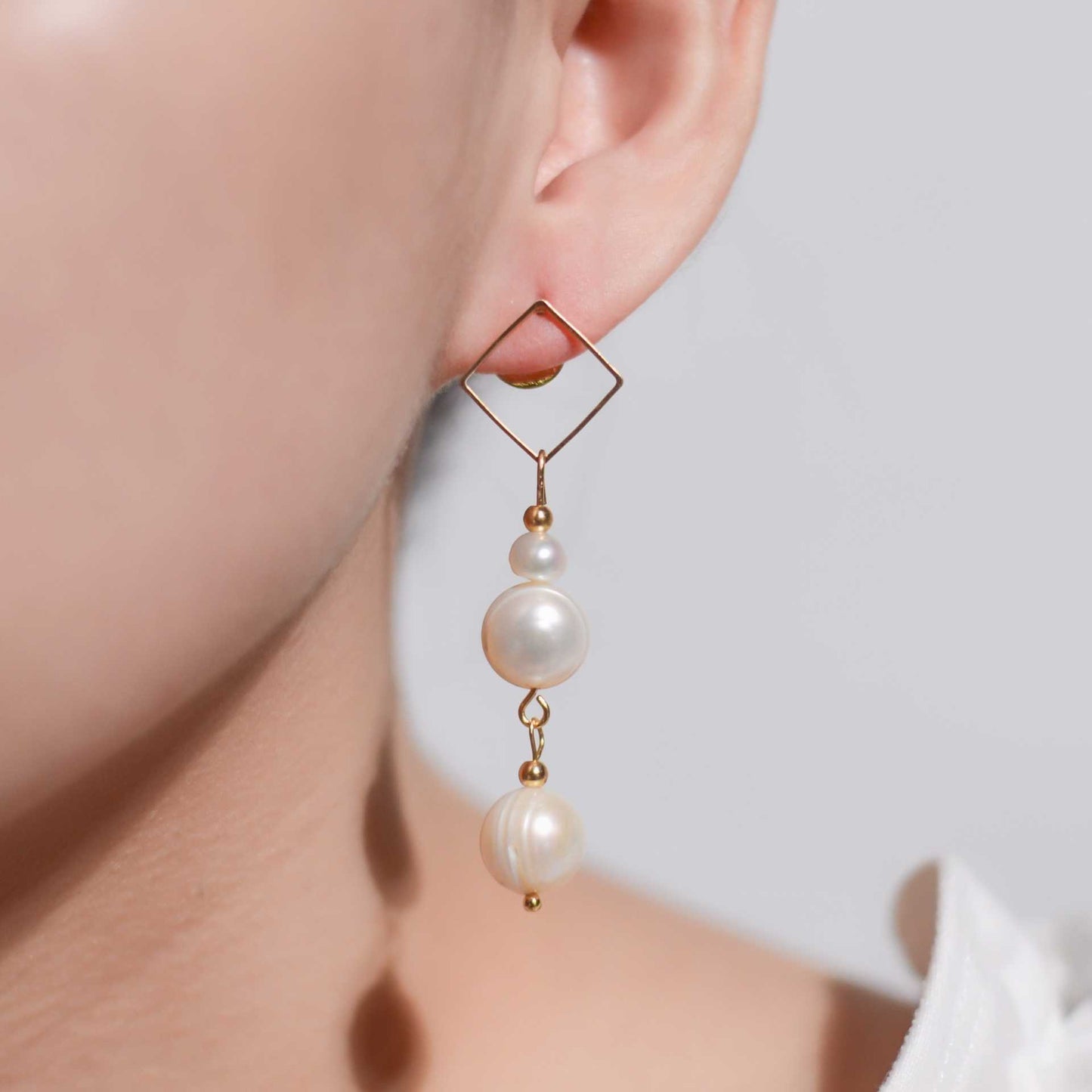 Multi-tier white siopao and round pearls diamond-shaped dangling yellow gold plated earrings