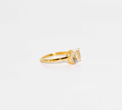 8mm Cushion cut White Topaz Yellow gold plated Ring