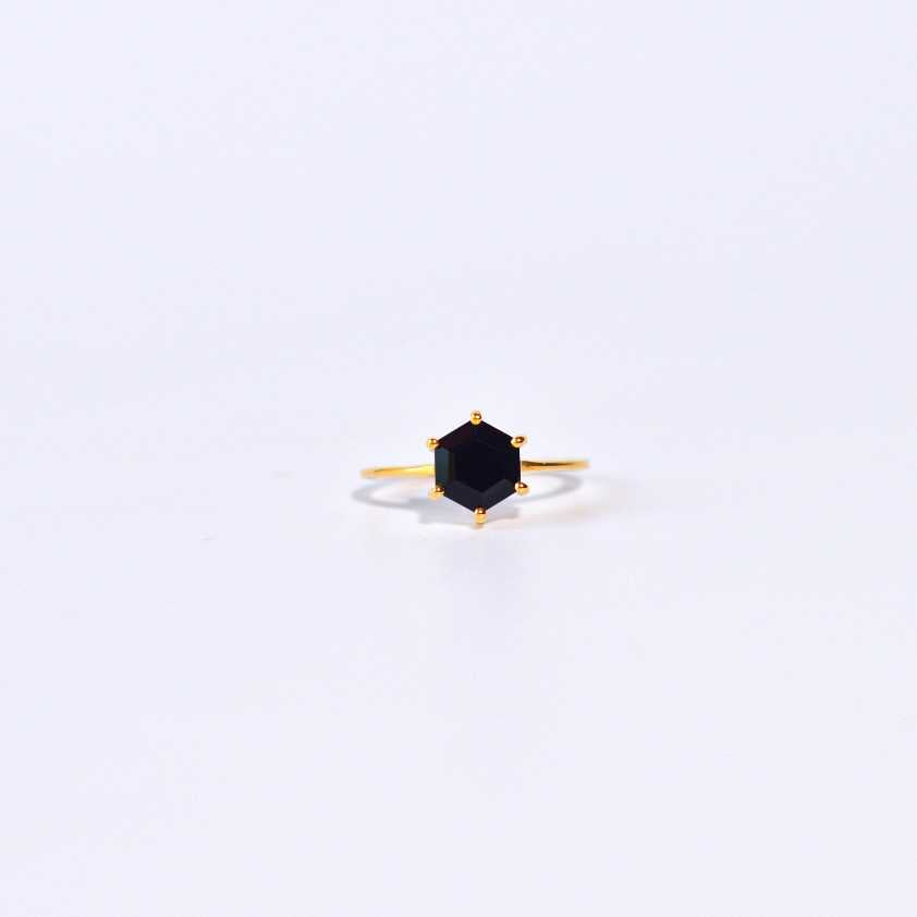 7 mm Hexagon cut Black Onyx Yellow gold plated Ring