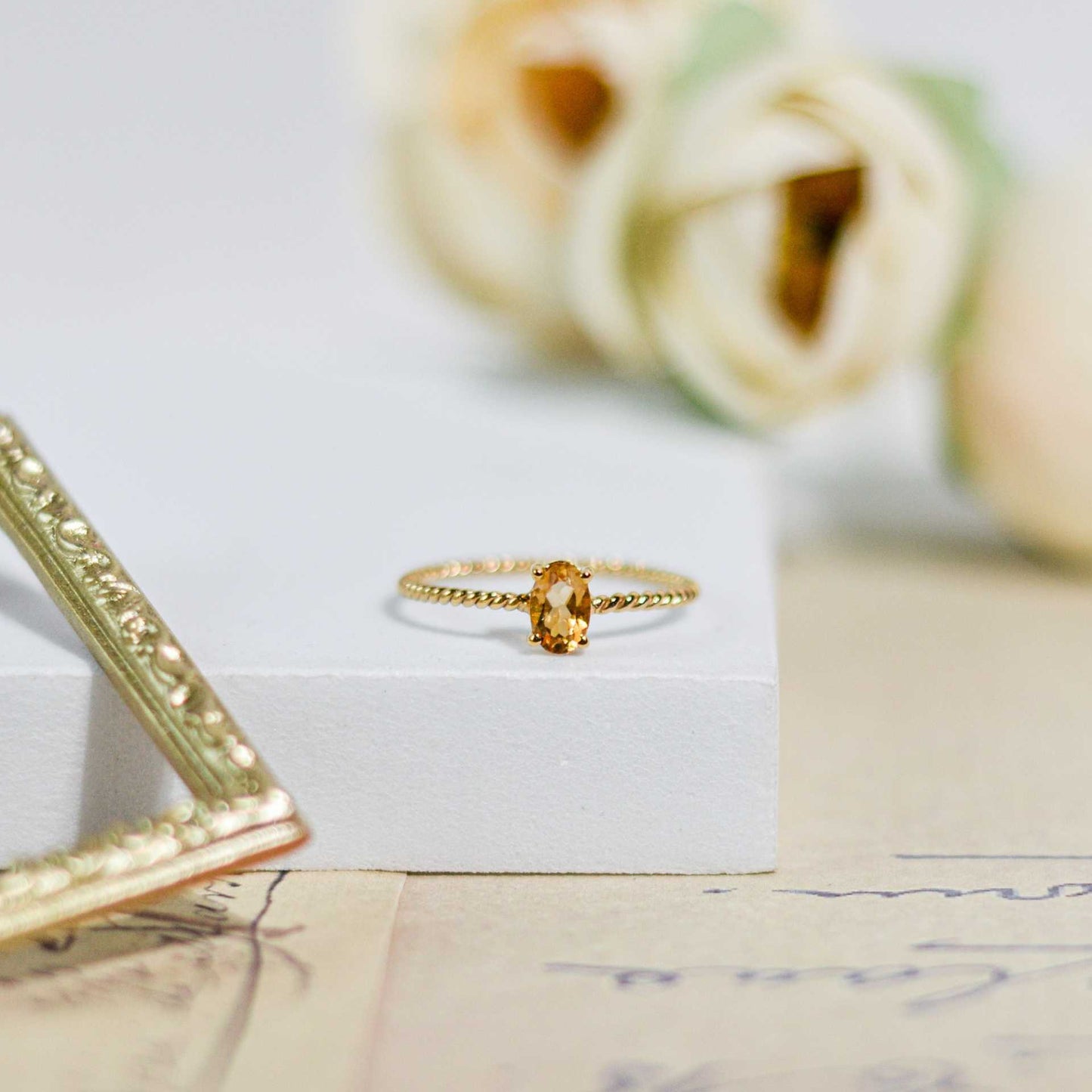 6 x 4 mm Oval cut Citrine Twisted Ring