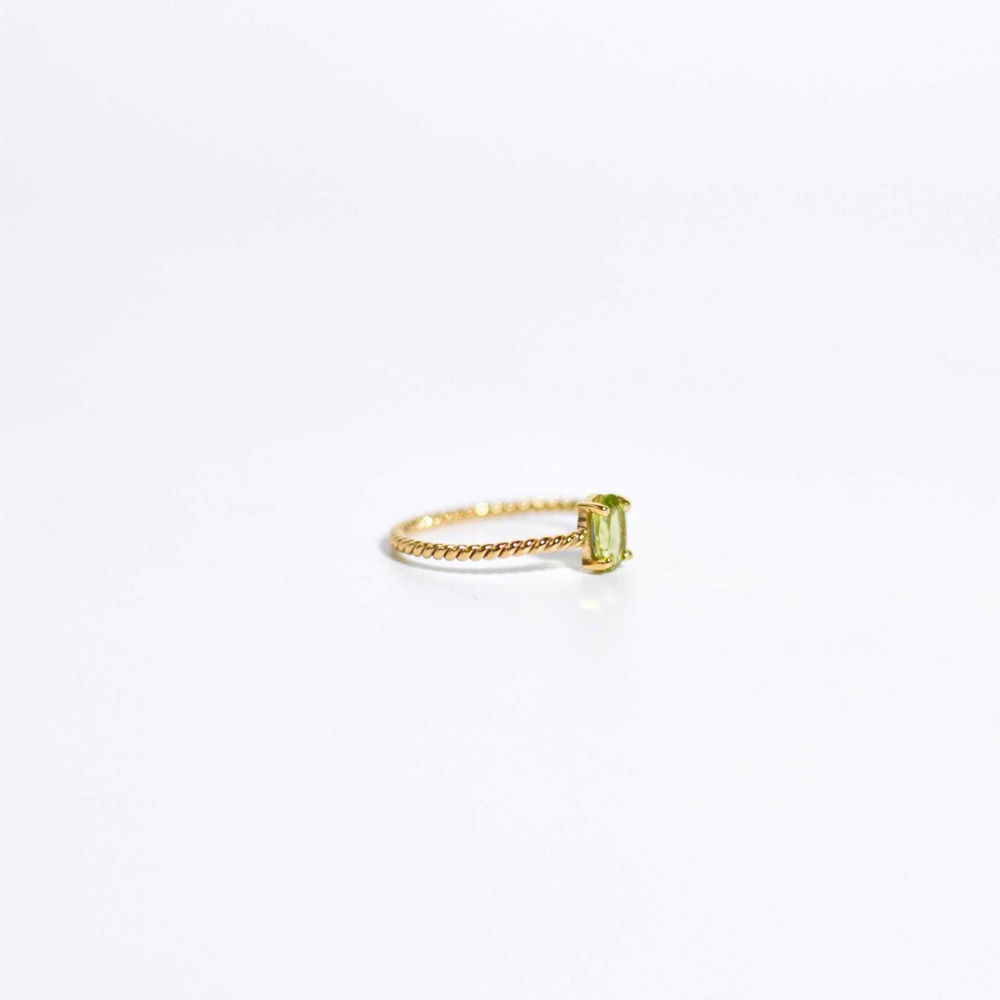 6 x 4 mm Oval cut Peridot Twisted Ring