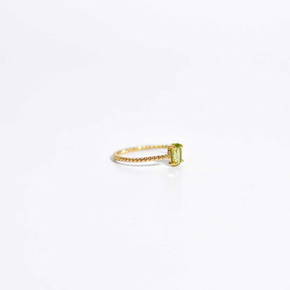 6 x 4 mm Oval cut Peridot Twisted Ring