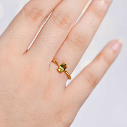 6 x 4 mm Oval cut Peridot Twisted Ring