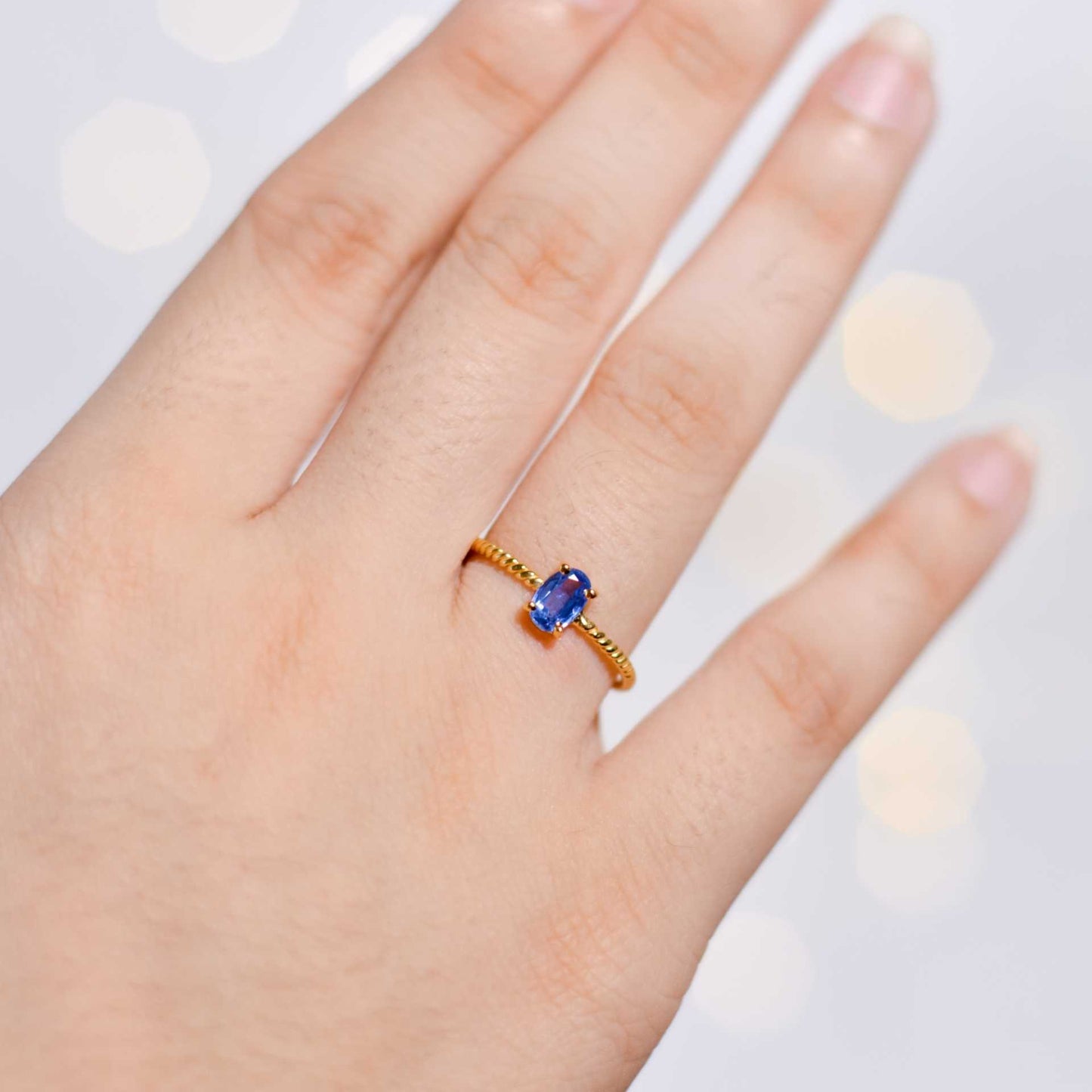 6 x 4 mm Oval cut Kyanite Twisted Ring