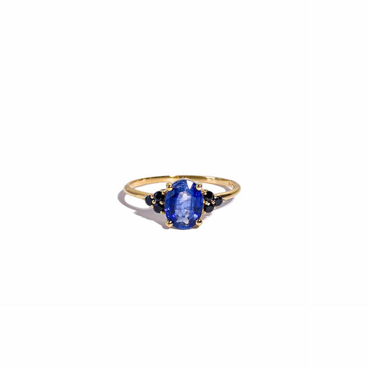 8 x 6 mm Oval cut Kyanite with 3 Black Spinel side stones Ring