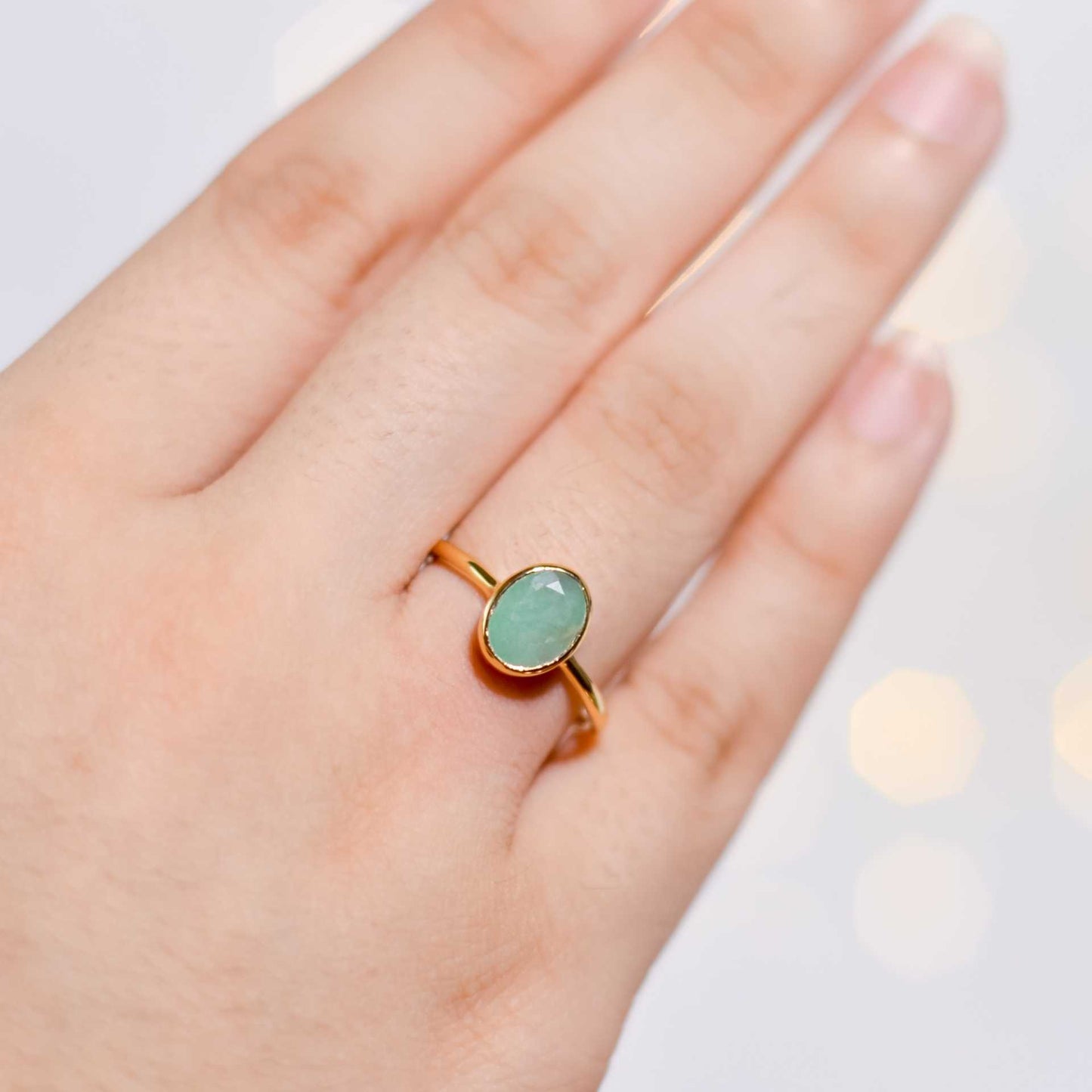 8 x 6 mm Oval cut Emerald Bezel Ring