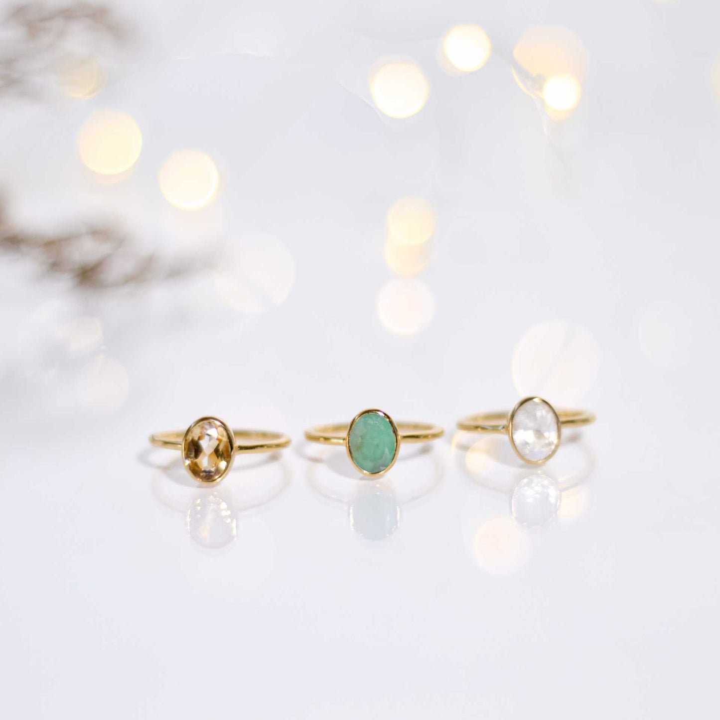 8 x 6 mm Oval cut Emerald Bezel Ring