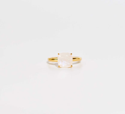 8mm Cushion cut Moonstone Yellow gold plated Ring