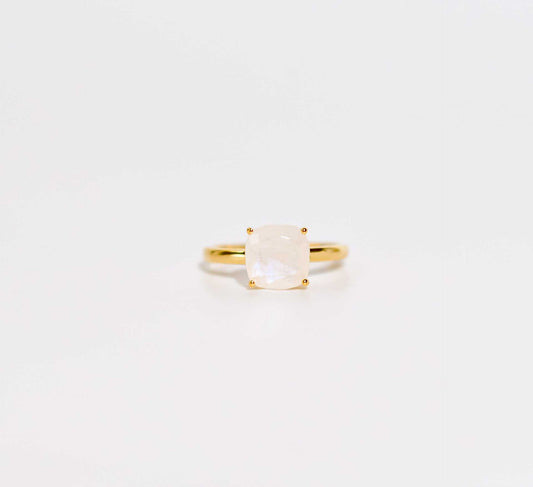 8mm Cushion cut Moonstone Yellow gold plated Ring