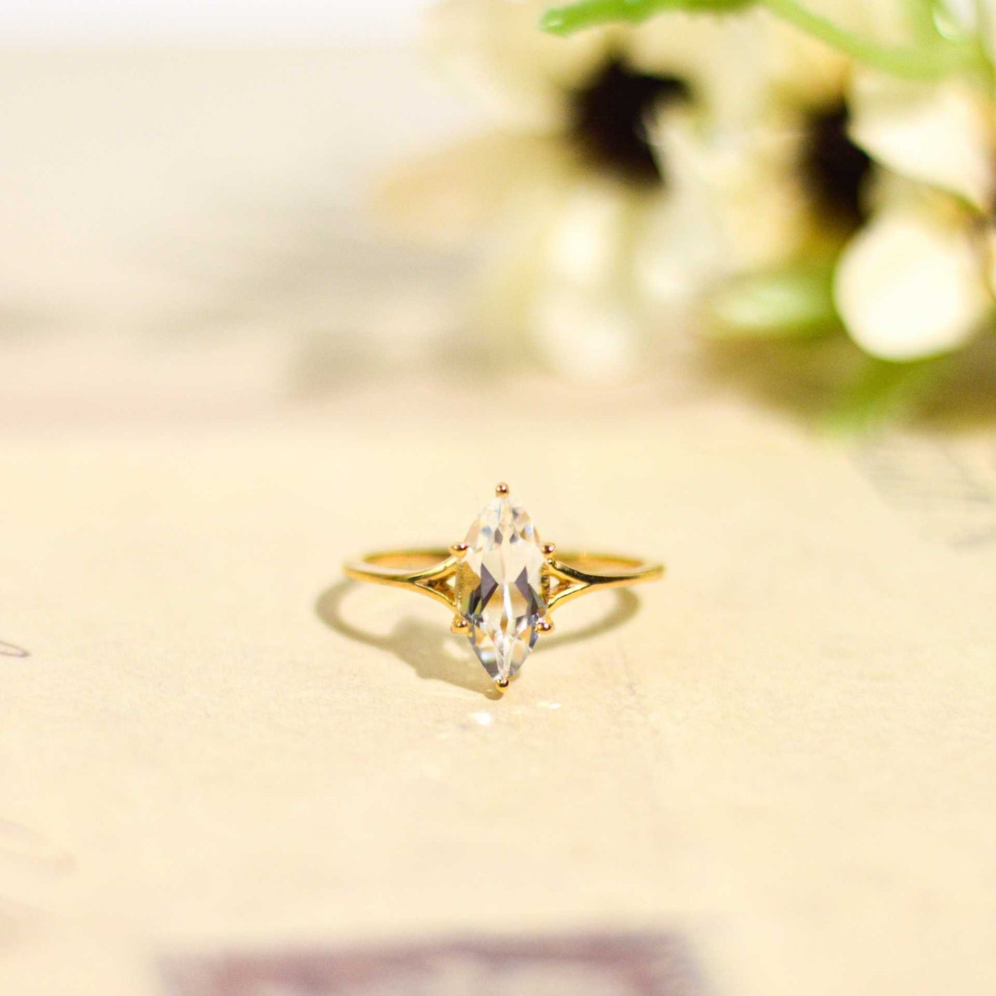 12 x 6 mm Marquise cut WhiteTopaz Yellow gold plated Ring