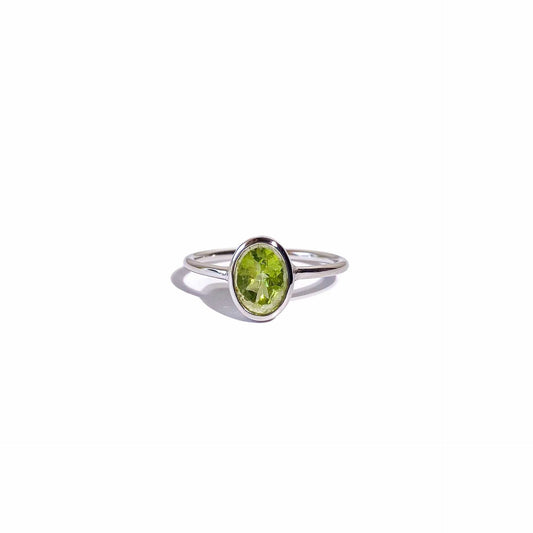 8 x 6 mm Oval cut Peridot Bezel Ring