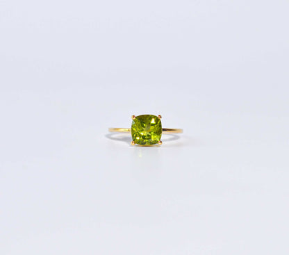 8mm Cushion cut Peridot Yellow gold plated Ring