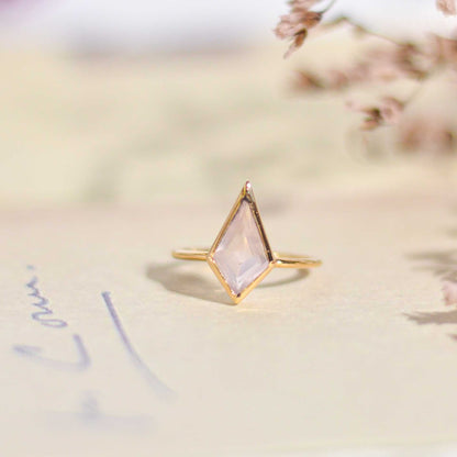 14 x 7 mm Kite Rose quartz Ring