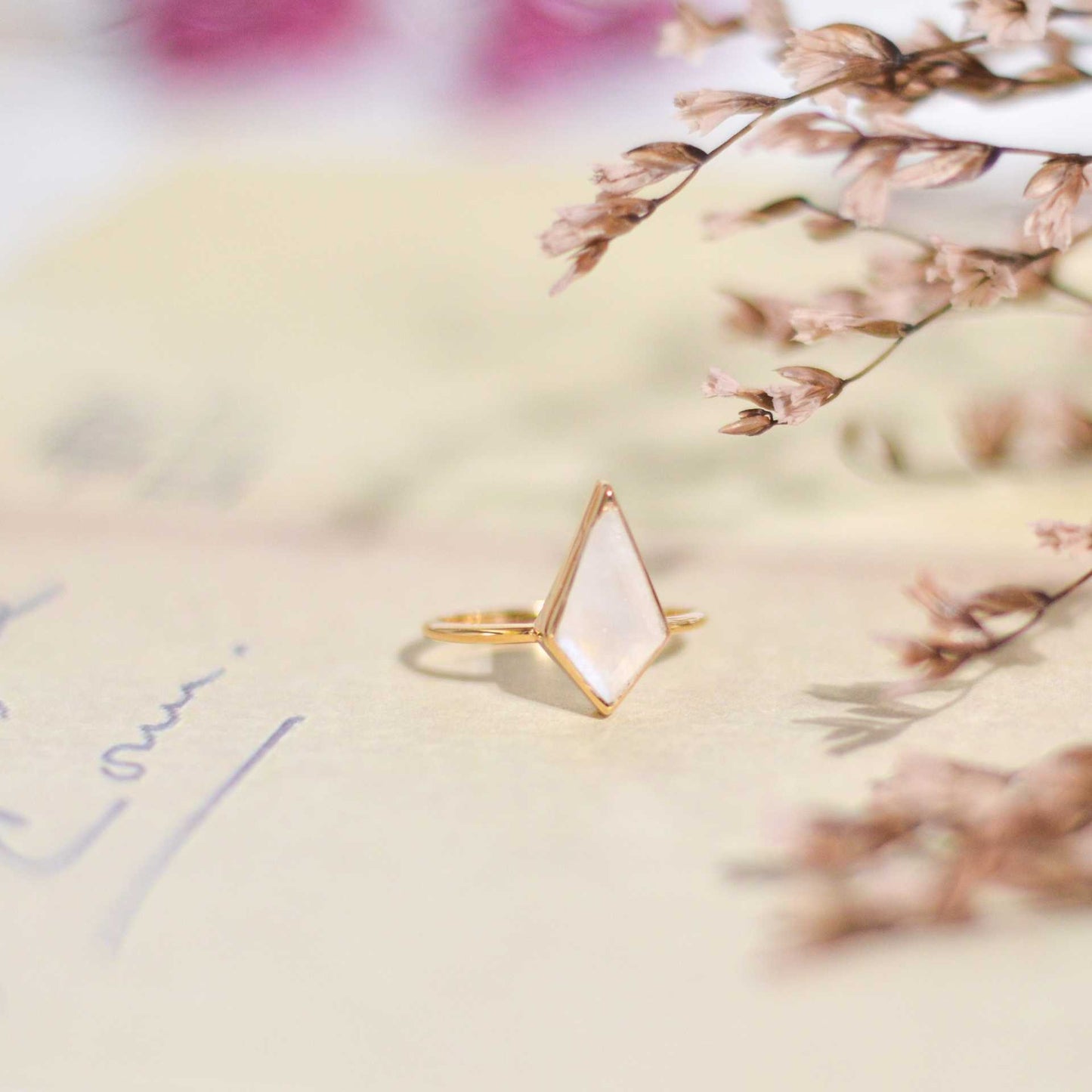 14 x 7 mm Kite Rainbow Moonstone Ring