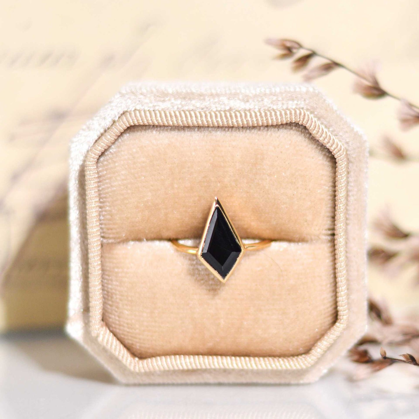 14 x 7 mm Kite Black Onyx Ring