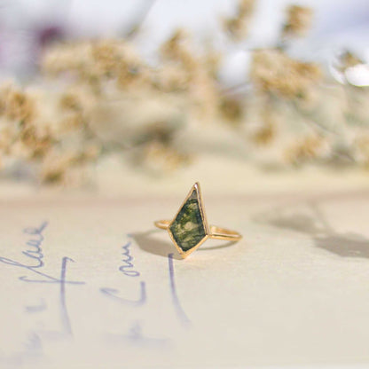 14 x 7 mm Kite Green Moss Agate Ring