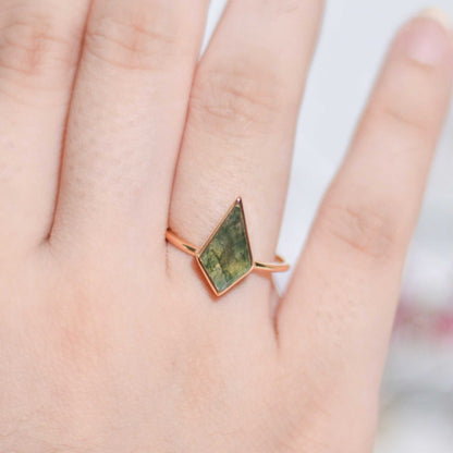 14 x 7 mm Kite Green Moss Agate Ring