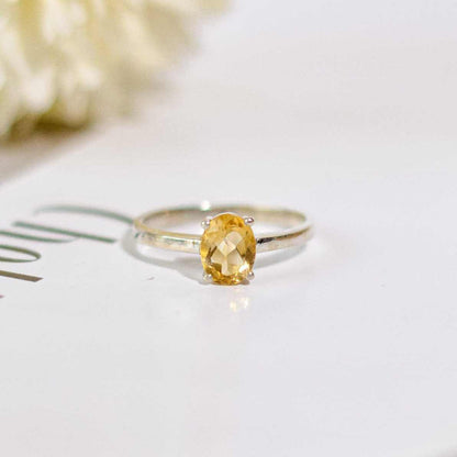 8 x 6 mm Oval cut Citrine Ring