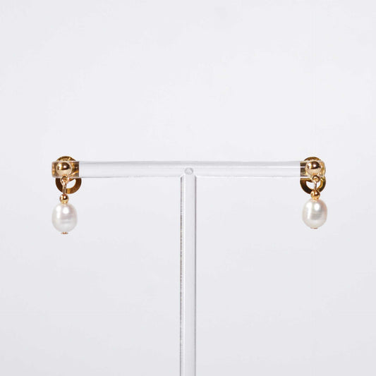 White biwa dangling pearls yellow gold plated earrings