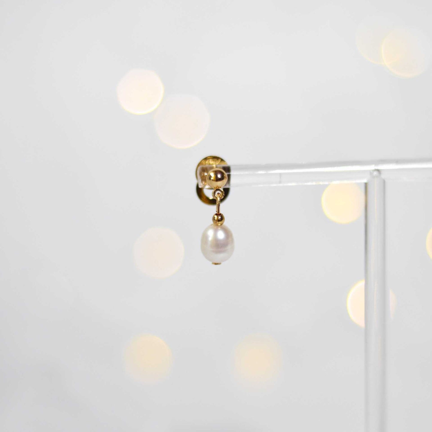White biwa dangling pearls yellow gold plated earrings