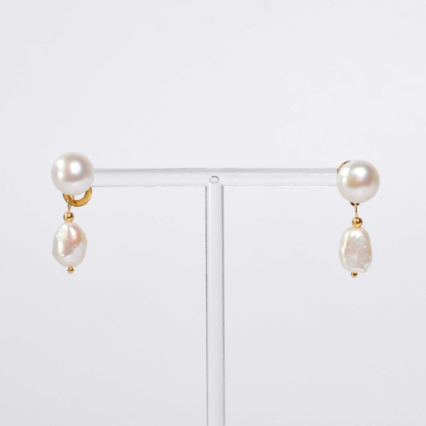 White siopao and baroque dangling pearls yellow gold plated earrings