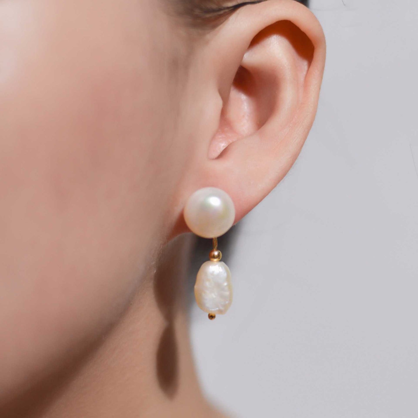 White siopao and baroque dangling pearls yellow gold plated earrings