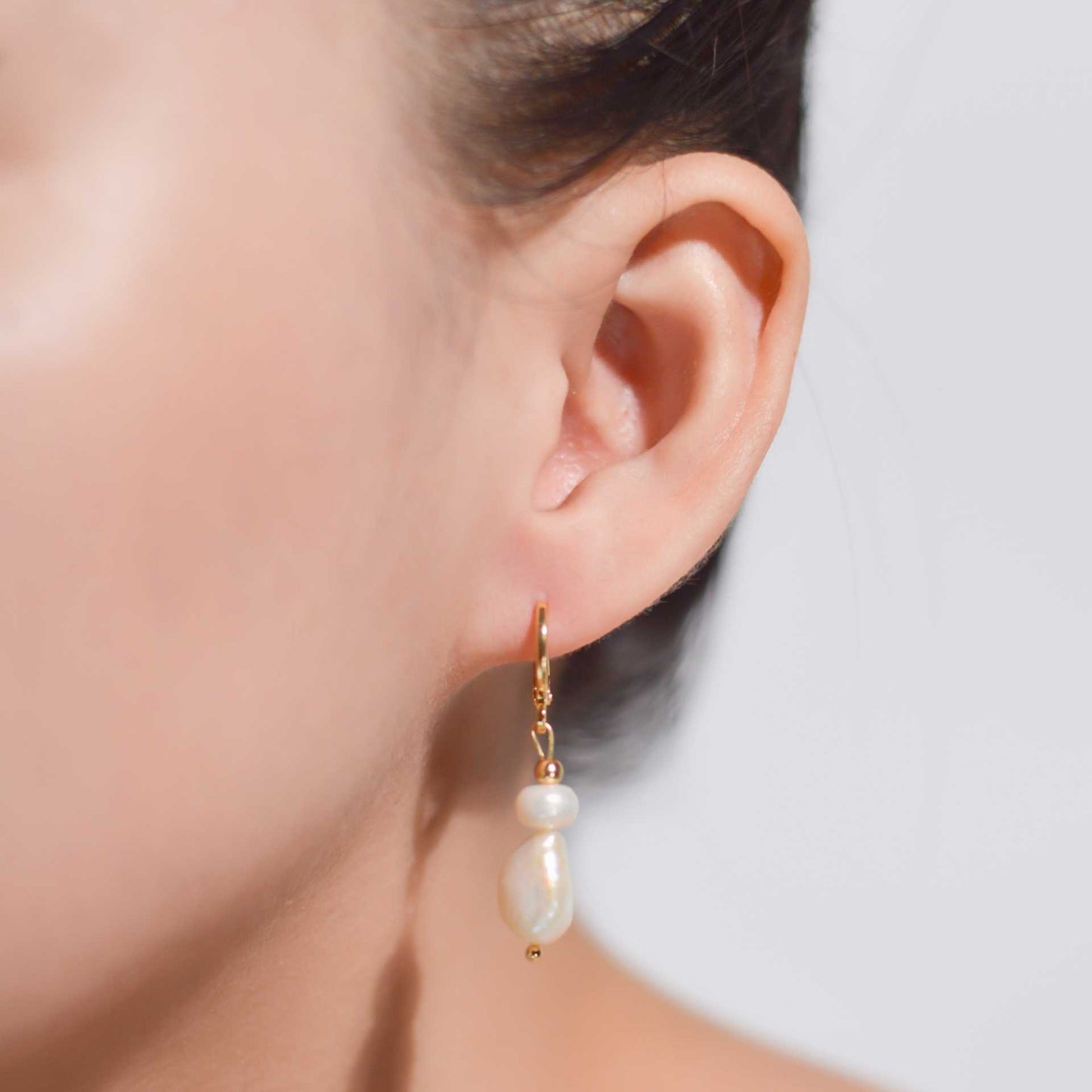 White siopao and baroque dangling pearls yellow gold plated earrings